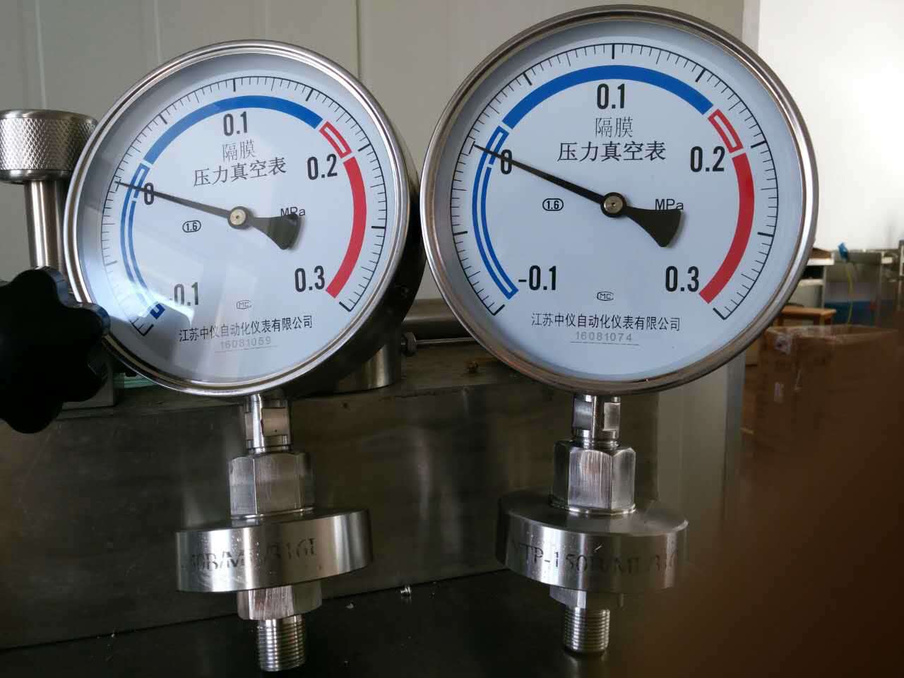 膜(mo)片壓力表選(xuan)擇時要注意(yì)什麽